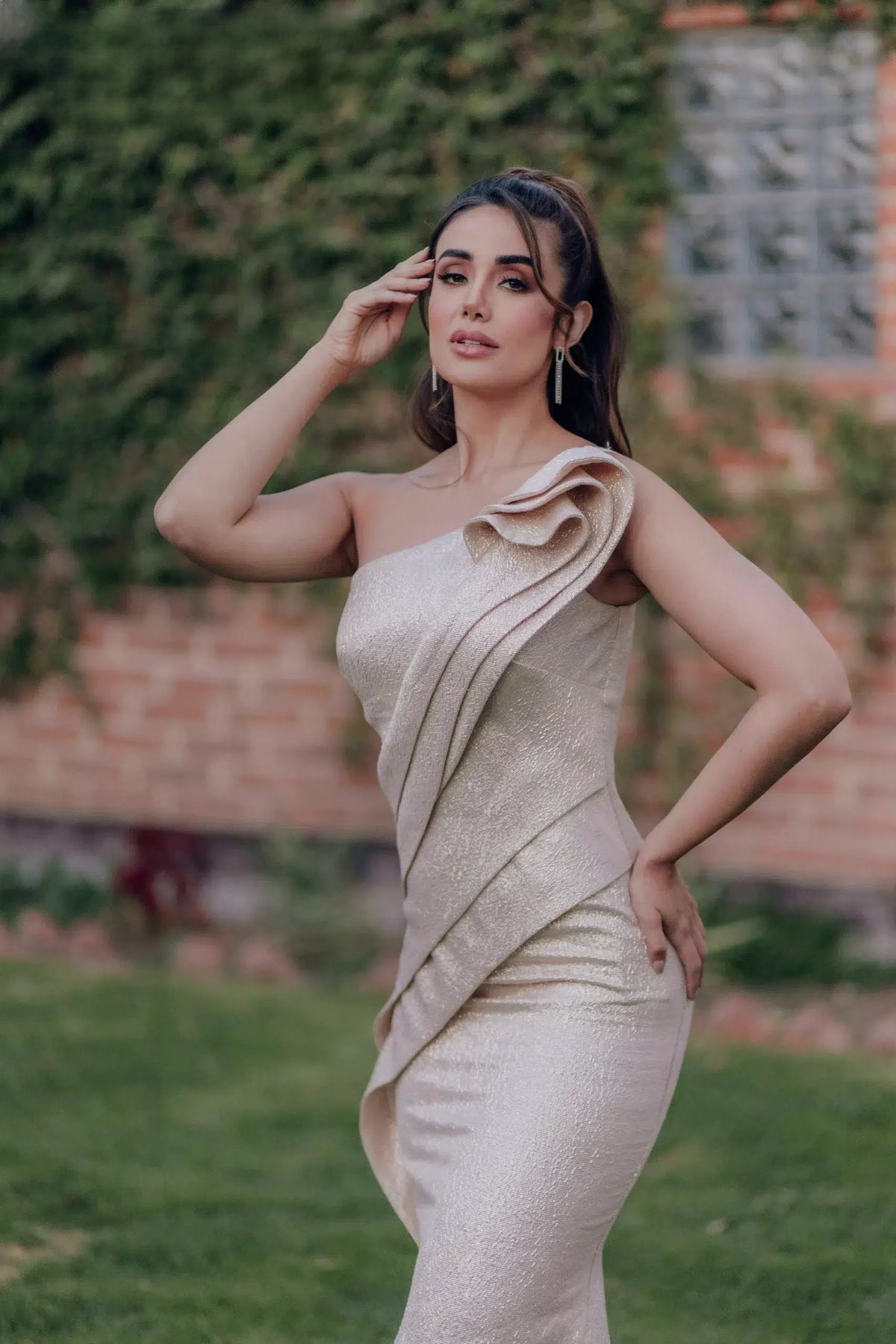 TERANI - 232E1208 - Asymmetrical Sleeveless Mermaid Shiny Metallic Evening Dress TERANI - 232E1208 - Asymmetrical Sleeveless Mermaid Shiny Metallic Evening Dress