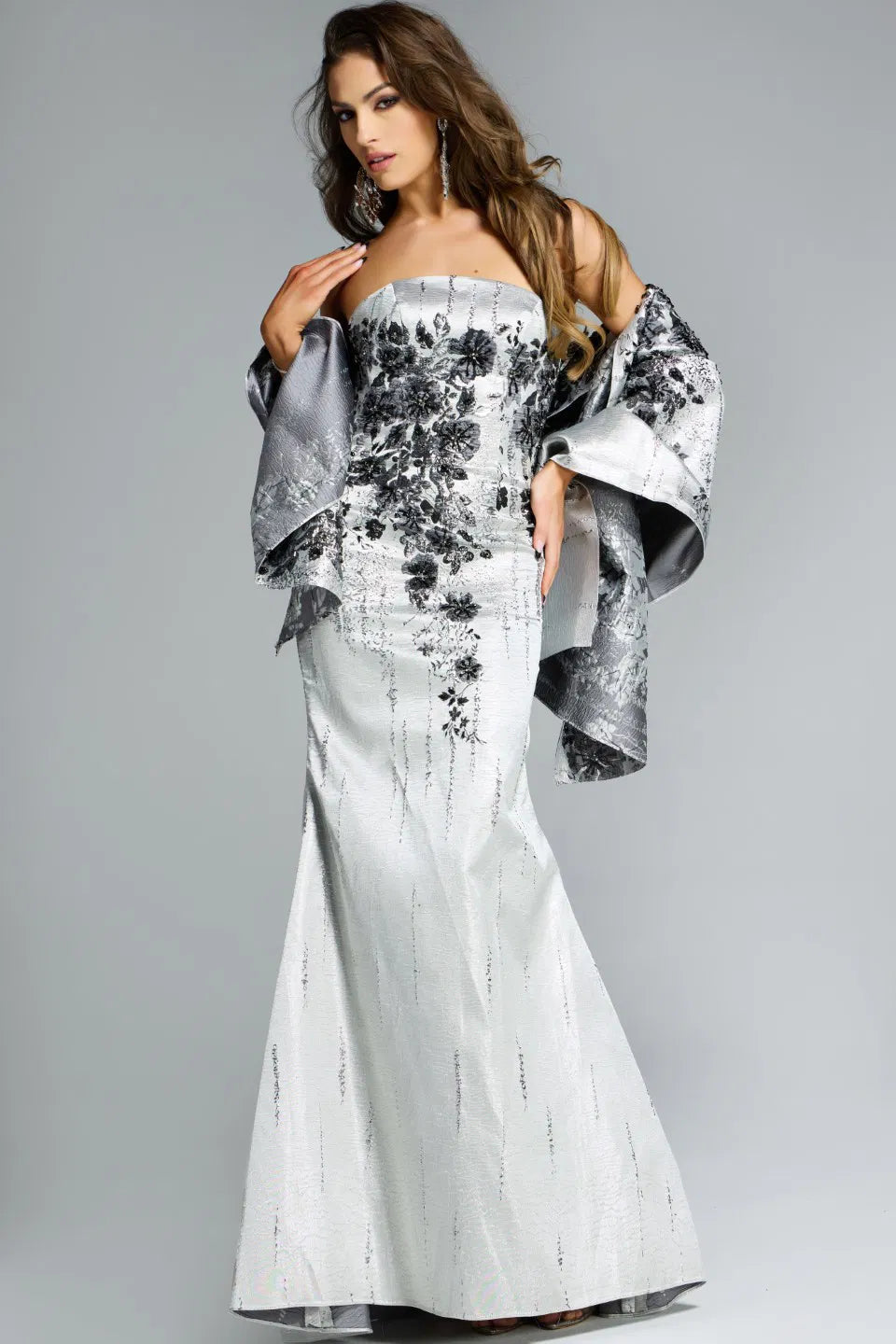 Jovani - 40166 - Black and Silver Formal Gown Madeline's Boutique Boca Raton Jovani - 40166 - Black and Silver Formal Gown Madeline's Boutique Boca Raton