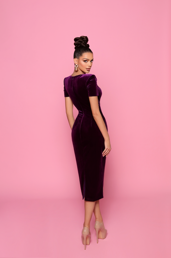 A chic strapless cocktail dress with square neckline and short sleeves by Nicoletta, perfect for evening events and special occasions.