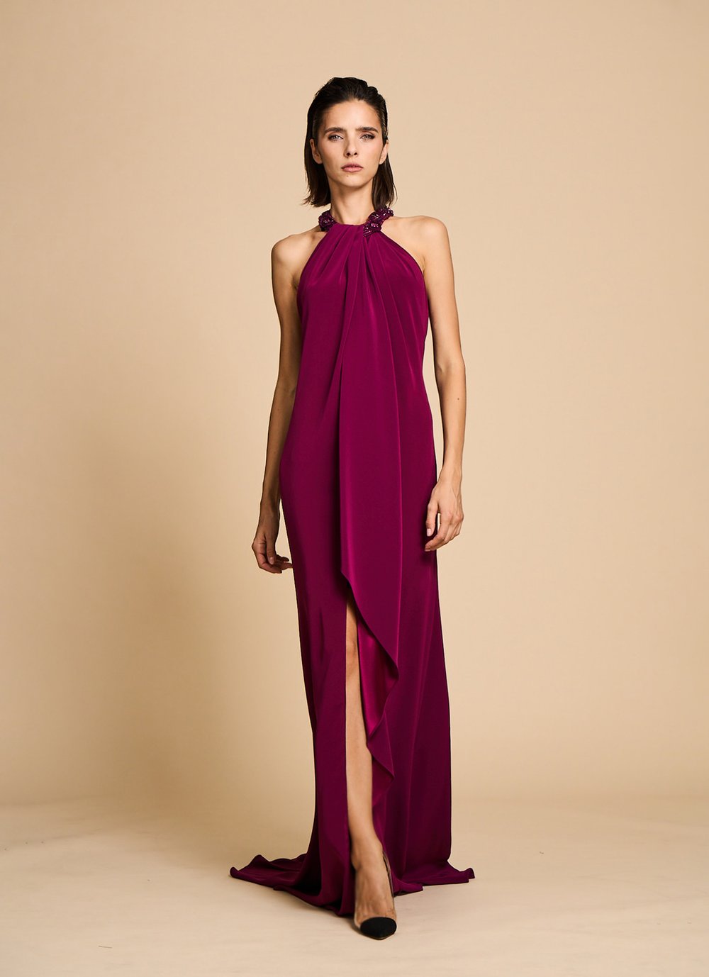 Elegant VERDAVAINNE Crepe Toga Evening Gown with High Slit and Beaded Neckline